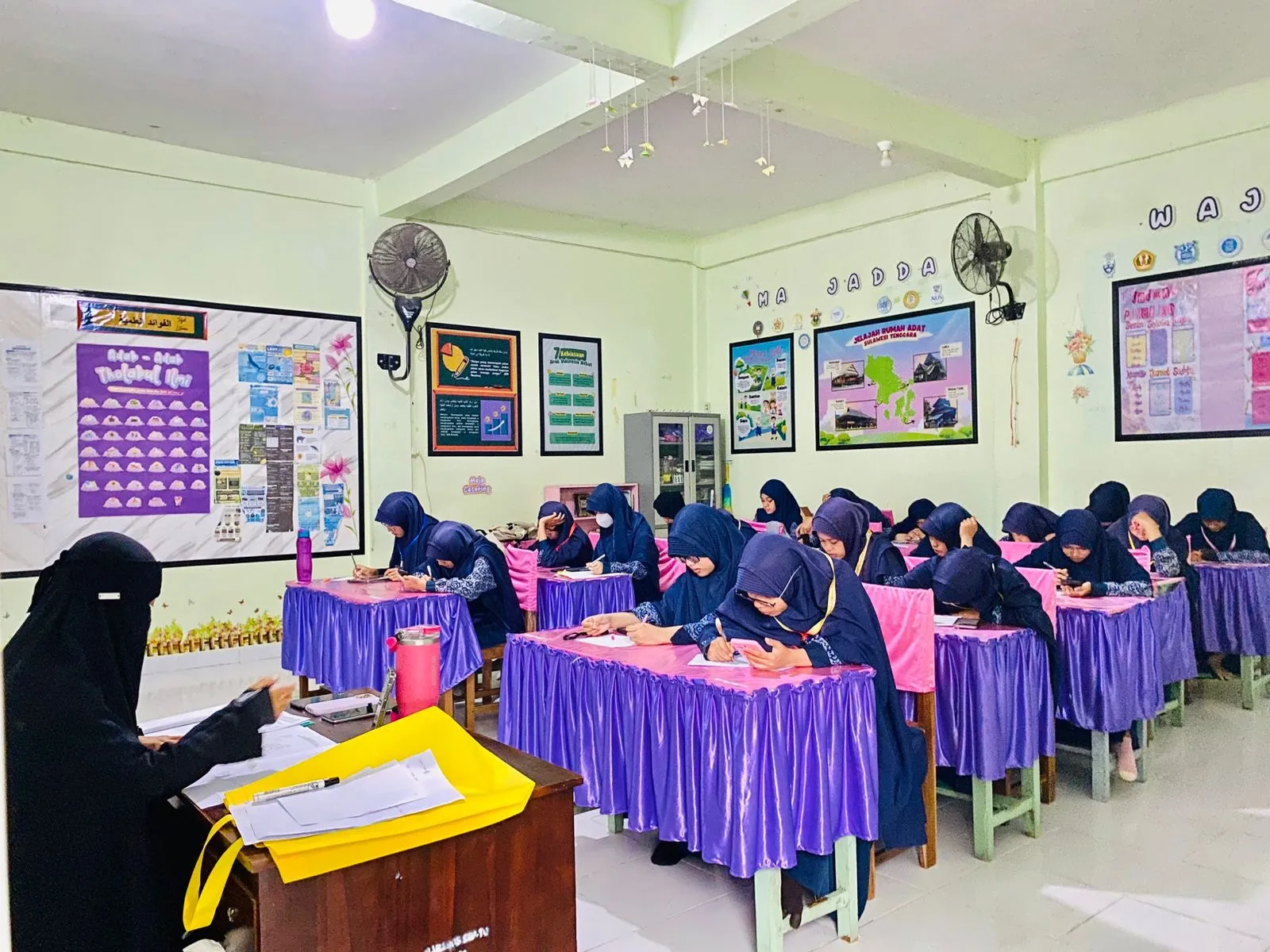Dari Hening ke Hela Napas Lega: Mengintip Perjuangan Siswa Taklukkan Ujian Matematika