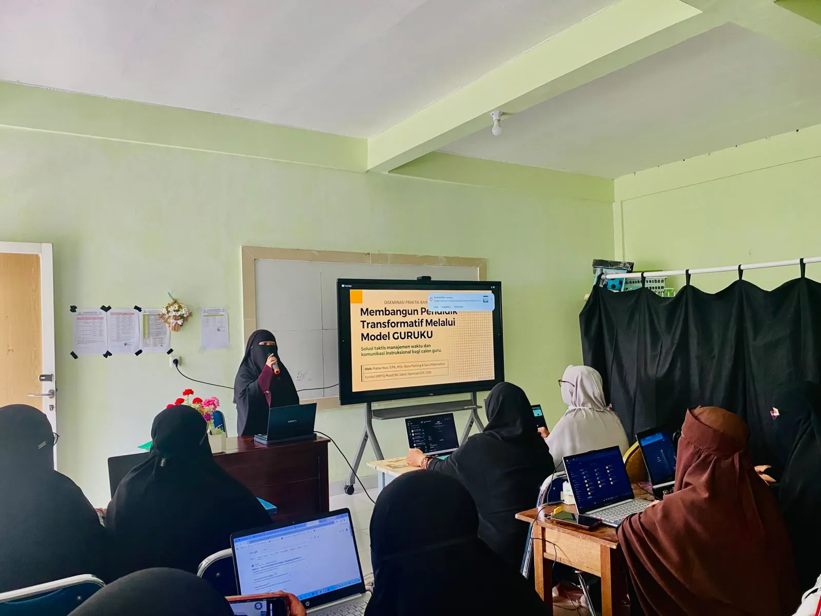 "Diseminasi Praktik Baik : Meningkatkan Kemampuan Manajemen Waktu dan Komunikasi Efektif Di Kelas Melalui Model Pembimbingan GURUKU"
