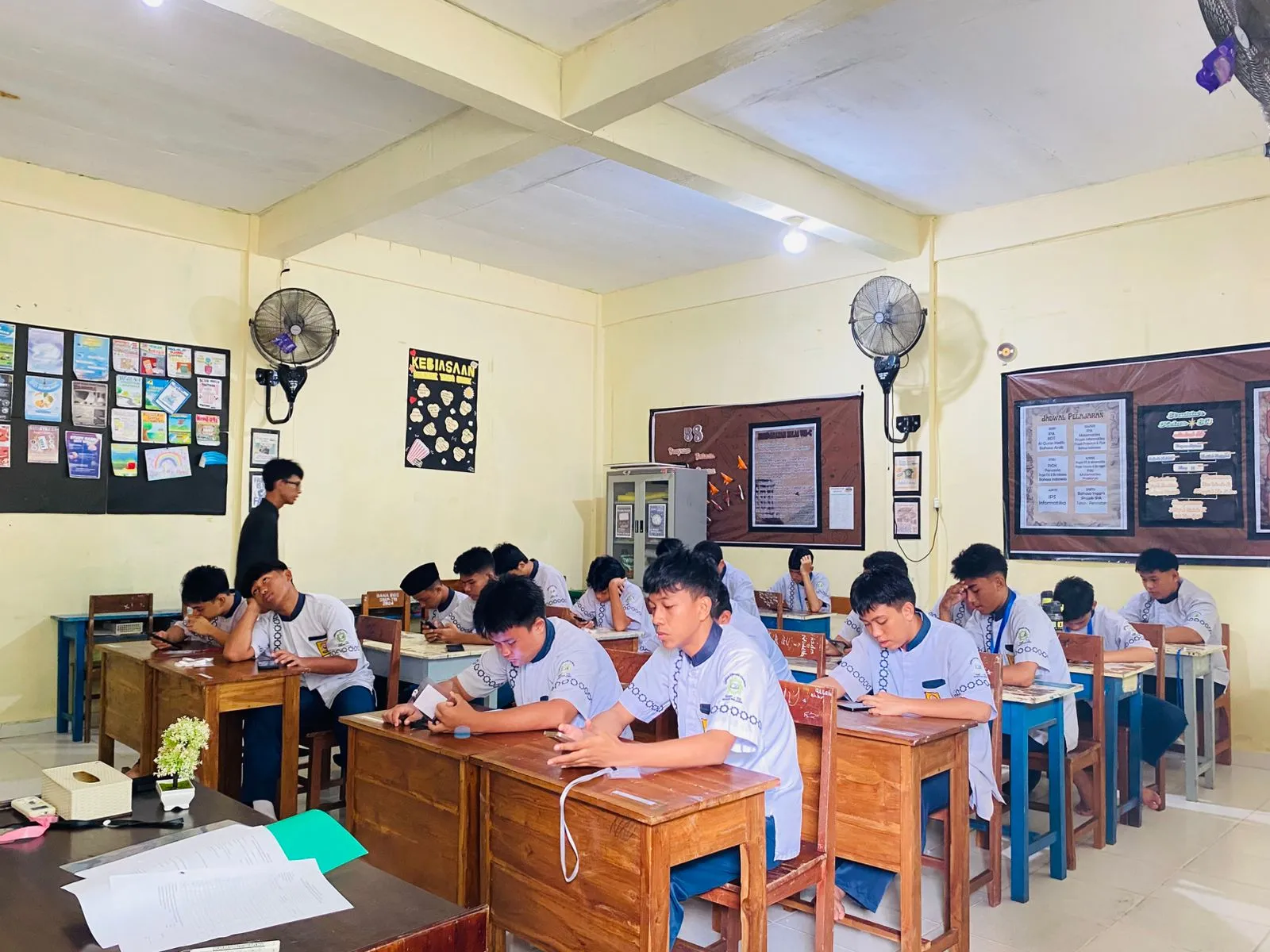 Uji Kejujuran dan Literasi Digital, Siswa SMP-TQ Muadz Bin Jabal Kendari Antusias Hadapi Asesmen Akhir Berbasis Digital